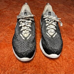 Nike Air Max Black & White Running Sneakers – Women’s Size 8 (US)